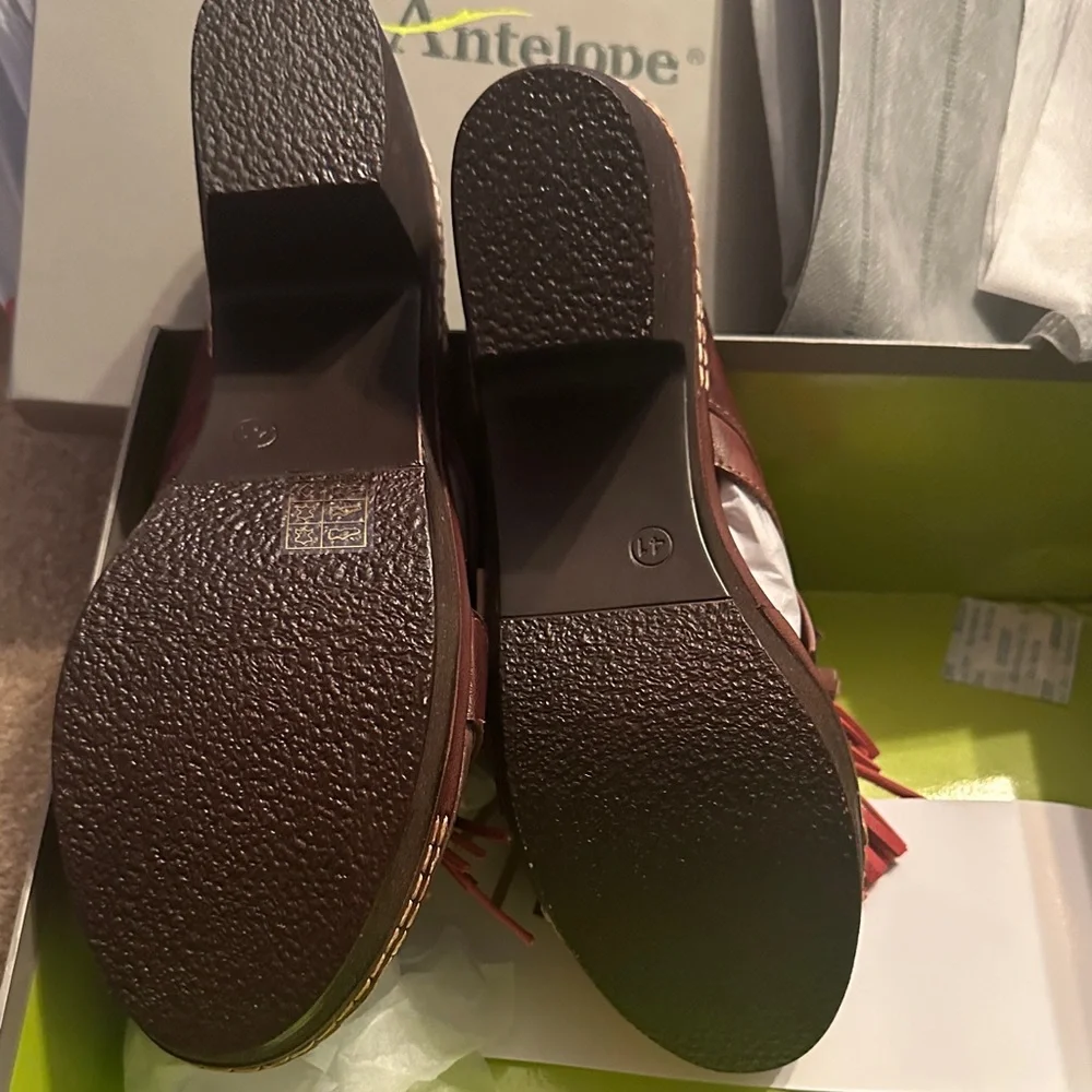 Antelope Women's Brown and Red Tassel Mules - Picture 4 of 5